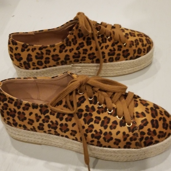 Cheetah sneaker - Picture 1 of 4